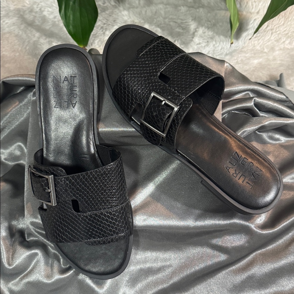 Naturalizer Black Leather Slip On Snake Embossed Design Sandal - Women's 6M
